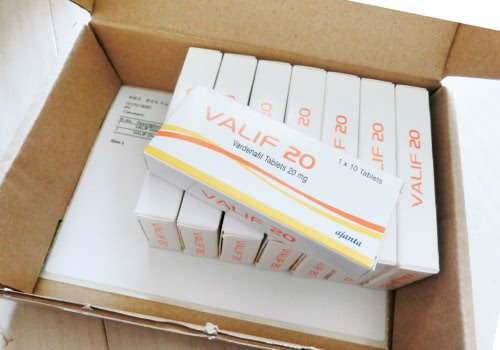 くすりエクスプレスから届いたバリフの荷物